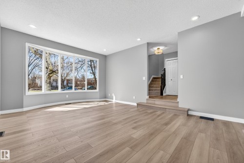 11016 171 Avenue, Edmonton, AB - Indoor Photo Showing Other Room