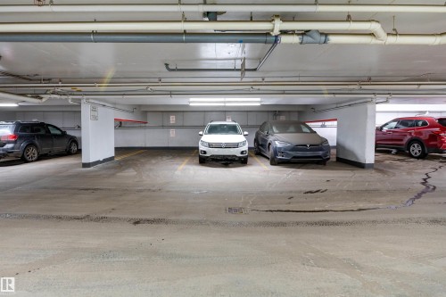 1404 11969 Jasper Avenue, Edmonton, AB - Indoor Photo Showing Garage