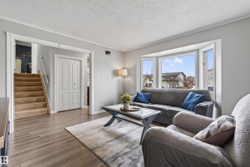 6009 53 Avenue, Cold Lake, AB - Indoor Photo Showing Living Room