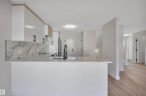 4124 37A Avenue, Edmonton, AB - Indoor