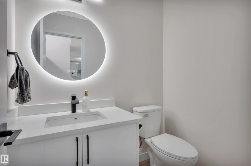 4124 37A Avenue, Edmonton, AB - Indoor Photo Showing Bathroom