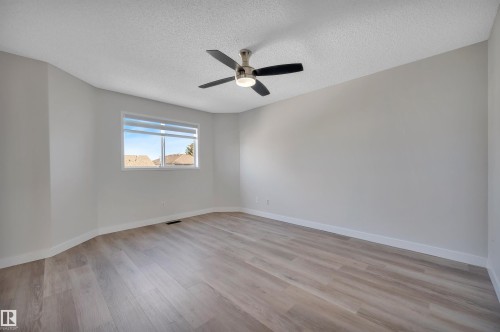 4124 37A Avenue, Edmonton, AB - Indoor Photo Showing Other Room