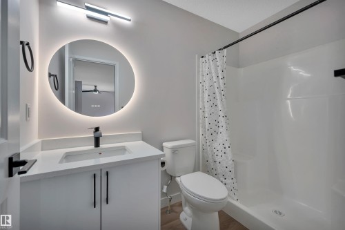 4124 37A Avenue, Edmonton, AB - Indoor Photo Showing Bathroom