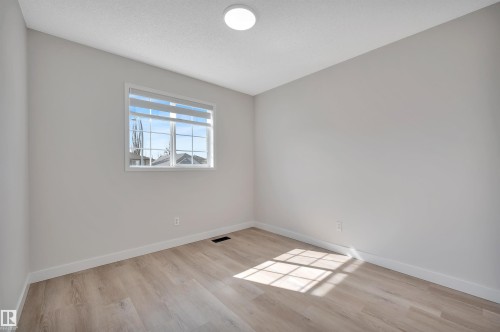 4124 37A Avenue, Edmonton, AB - Indoor Photo Showing Other Room