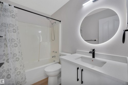 4124 37A Avenue, Edmonton, AB - Indoor Photo Showing Bathroom