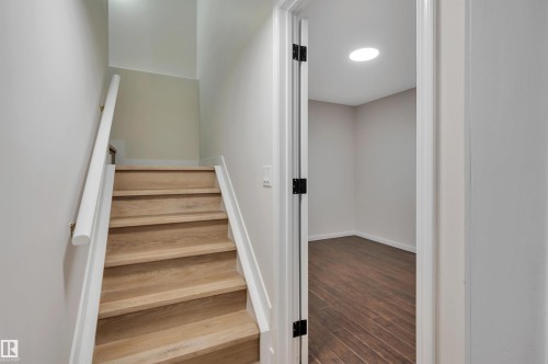 4124 37A Avenue, Edmonton, AB - Indoor Photo Showing Other Room