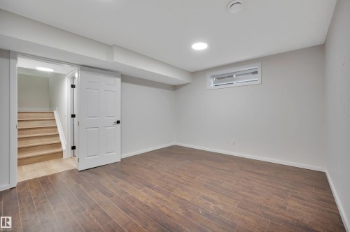4124 37A Avenue, Edmonton, AB - Indoor