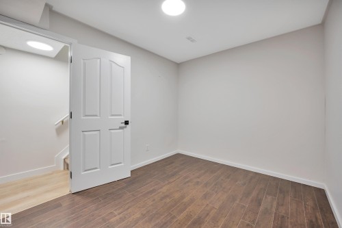 4124 37A Avenue, Edmonton, AB - Indoor Photo Showing Other Room
