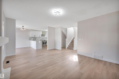 4124 37A Avenue, Edmonton, AB - Indoor