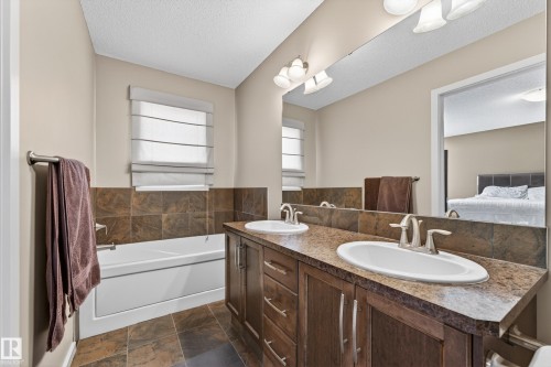 22055 95 Avenue, Edmonton, AB 