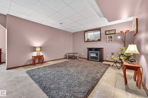 22055 95 Avenue, Edmonton, AB 