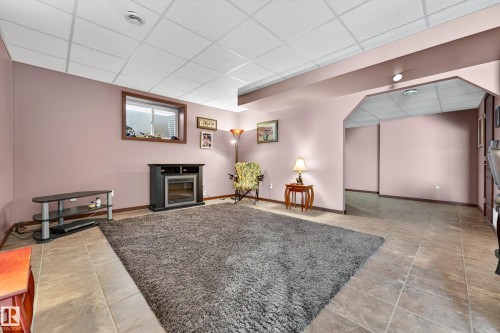 22055 95 Avenue, Edmonton, AB 