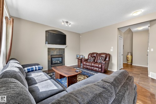 22055 95 Avenue, Edmonton, AB 