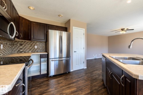 1172 Westerra Link, Stony Plain, AB - Indoor Photo Showing Kitchen With Double Sink