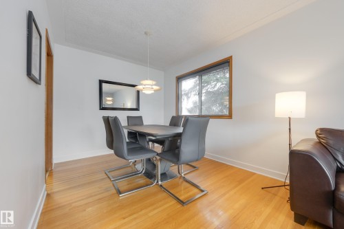 15702 89A Avenue, Edmonton, AB - Indoor Photo Showing Dining Room