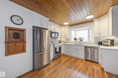 15702 89A Avenue, Edmonton, AB - Indoor Photo Showing Kitchen With Stainless Steel Kitchen With Upgraded Kitchen