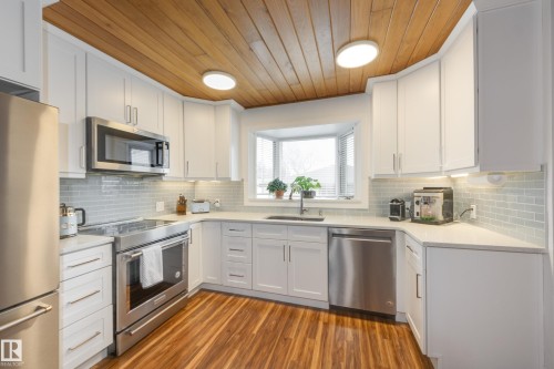 15702 89A Avenue, Edmonton, AB - Indoor Photo Showing Kitchen With Stainless Steel Kitchen With Upgraded Kitchen
