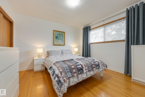 15702 89A Avenue, Edmonton, AB - Indoor Photo Showing Bedroom