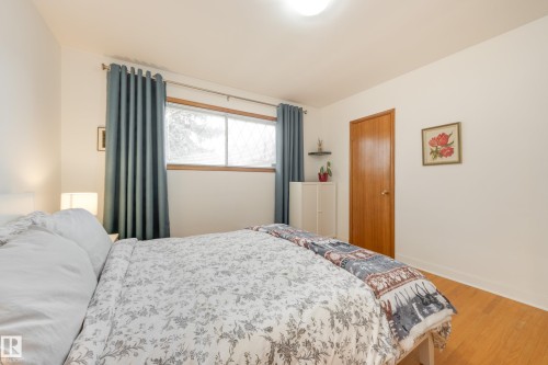 15702 89A Avenue, Edmonton, AB - Indoor Photo Showing Bedroom