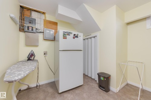 15702 89A Avenue, Edmonton, AB - Indoor Photo Showing Other Room