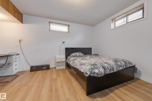 15702 89A Avenue, Edmonton, AB - Indoor Photo Showing Bedroom