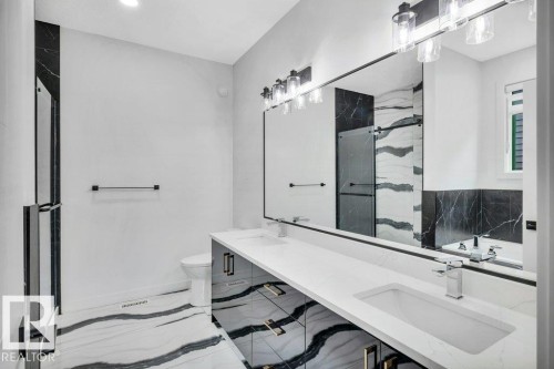 5320 Kimball Place, Edmonton, AB - Indoor Photo Showing Bathroom