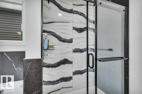 5320 Kimball Place, Edmonton, AB - Indoor Photo Showing Bathroom