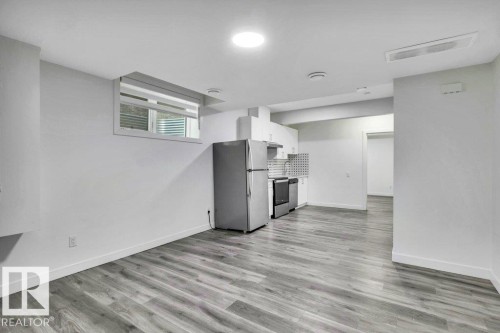 5320 Kimball Place, Edmonton, AB - Indoor Photo Showing Kitchen