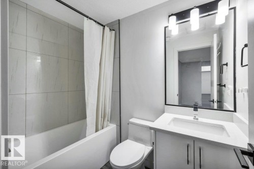 5320 Kimball Place, Edmonton, AB - Indoor Photo Showing Bathroom