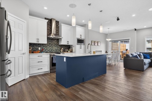 7515 Elmer Bend, Edmonton, AB - Indoor Photo Showing Kitchen With Upgraded Kitchen