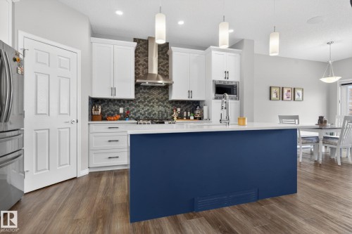 7515 Elmer Bend, Edmonton, AB - Indoor Photo Showing Kitchen With Upgraded Kitchen