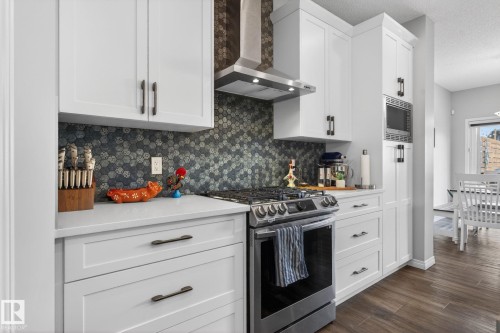 7515 Elmer Bend, Edmonton, AB - Indoor Photo Showing Kitchen