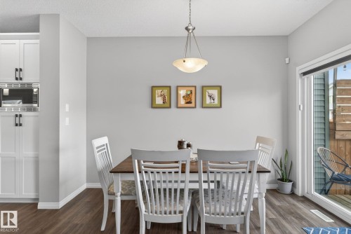 7515 Elmer Bend, Edmonton, AB - Indoor Photo Showing Dining Room