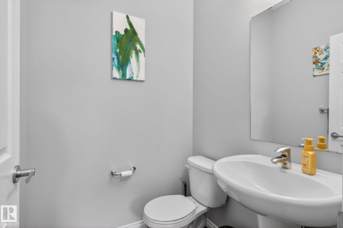 7515 Elmer Bend, Edmonton, AB - Indoor Photo Showing Bathroom