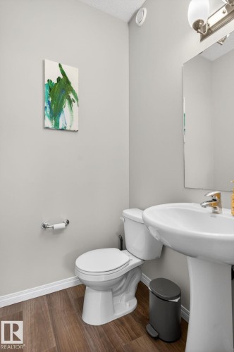 7515 Elmer Bend, Edmonton, AB - Indoor Photo Showing Bathroom