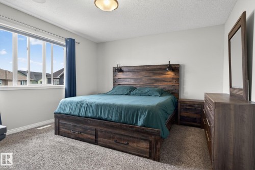 7515 Elmer Bend, Edmonton, AB - Indoor Photo Showing Bedroom