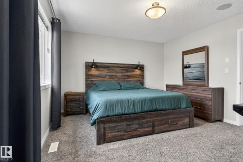 7515 Elmer Bend, Edmonton, AB - Indoor Photo Showing Bedroom