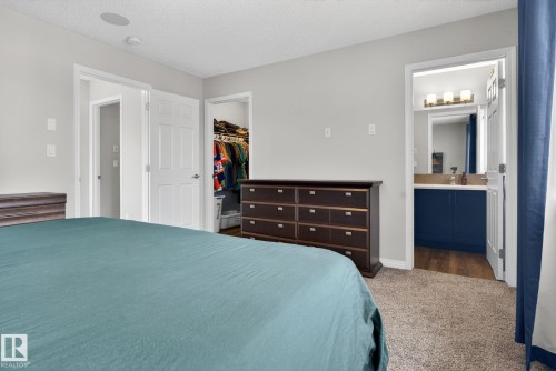 7515 Elmer Bend, Edmonton, AB - Indoor Photo Showing Bedroom
