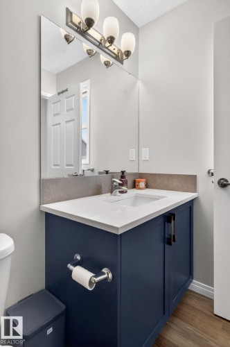 7515 Elmer Bend, Edmonton, AB - Indoor Photo Showing Bathroom