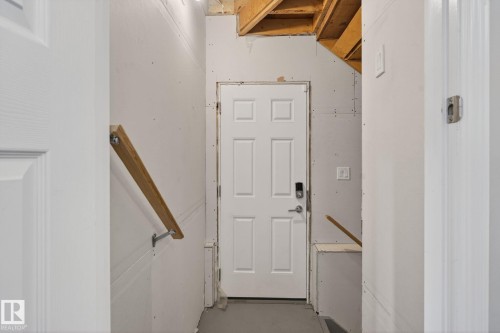 7515 Elmer Bend, Edmonton, AB - Indoor Photo Showing Other Room