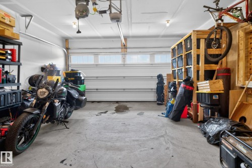 7515 Elmer Bend, Edmonton, AB - Indoor Photo Showing Garage