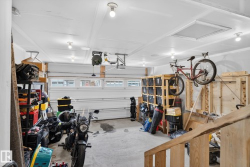 7515 Elmer Bend, Edmonton, AB - Indoor Photo Showing Garage
