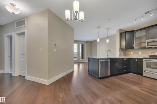 243 6079 Maynard Way, Edmonton, AB - Indoor Photo Showing Kitchen