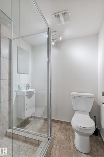 10707 129 Street, Edmonton, AB - Indoor Photo Showing Bathroom