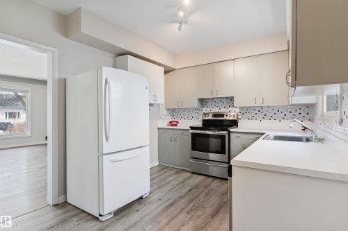 10707 129 Street, Edmonton, AB - Indoor Photo Showing Kitchen