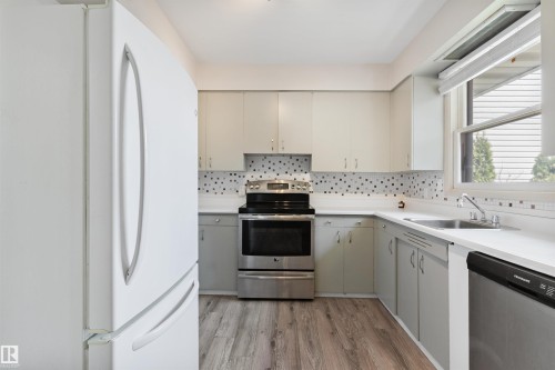 10707 129 Street, Edmonton, AB - Indoor Photo Showing Kitchen