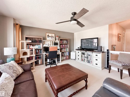 36 Eastgate Way, St. Albert, AB - Indoor Photo Showing Living Room
