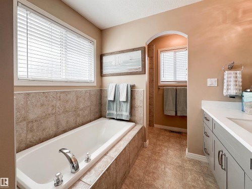 36 Eastgate Way, St. Albert, AB - Indoor Photo Showing Bathroom
