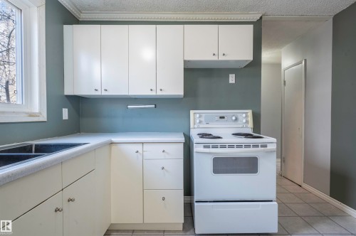 53 Garden Crescent, St. Albert, AB - Indoor Photo Showing Kitchen With Double Sink