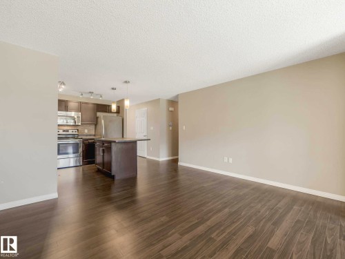 24 4029 Orchards Drive, Edmonton, AB - Indoor Photo Showing Kitchen